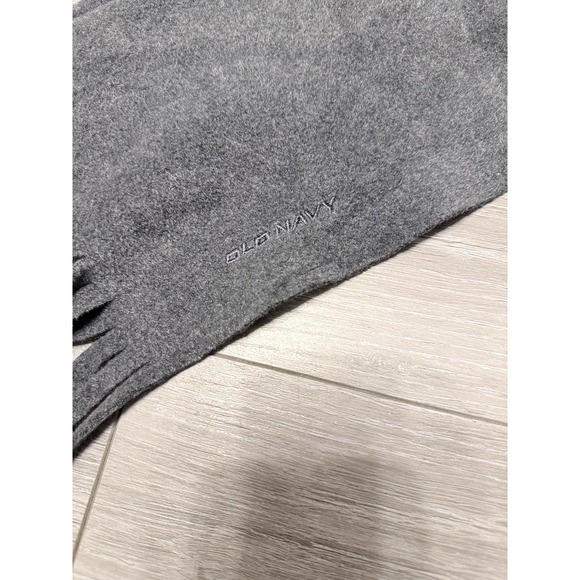 Old Navy Fleece Scarf Womens OS Gray Performance Fringe Tassel Warm Cozy Classic - Picture 4 of 4